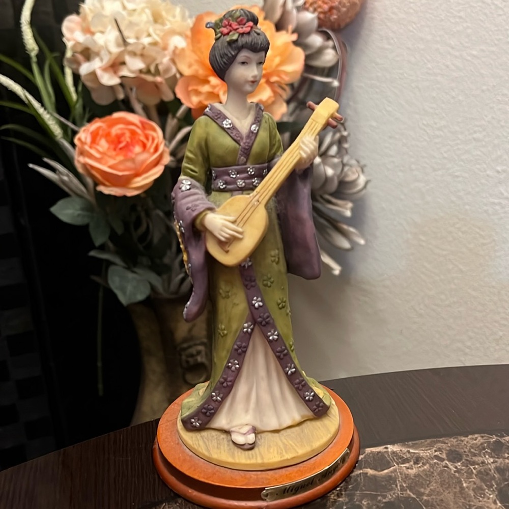 Antque figure